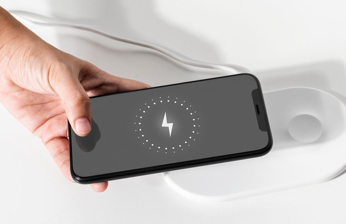 smartphone con ricarica wireless