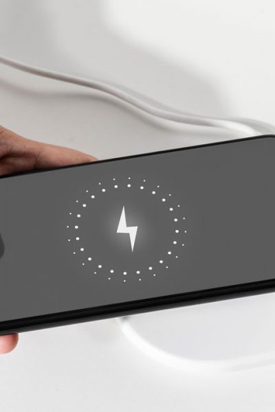 smartphone con ricarica wireless