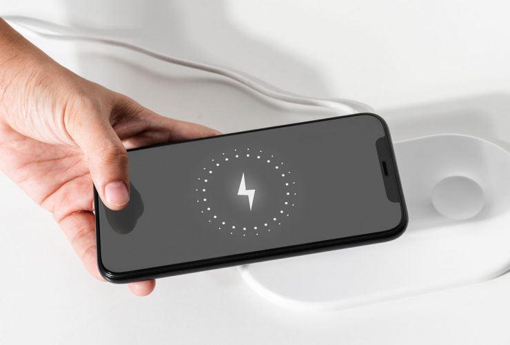 smartphone con ricarica wireless
