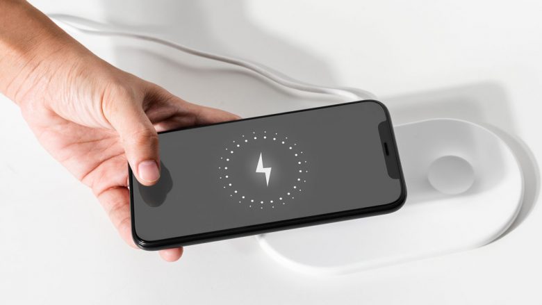 smartphone con ricarica wireless