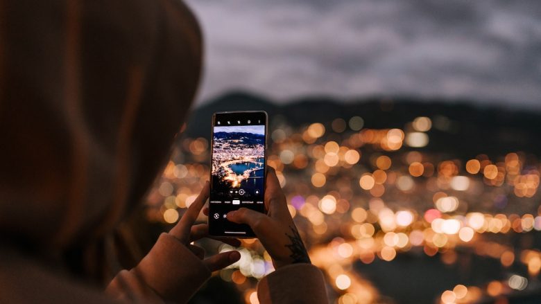 smartphone con zoom ottico