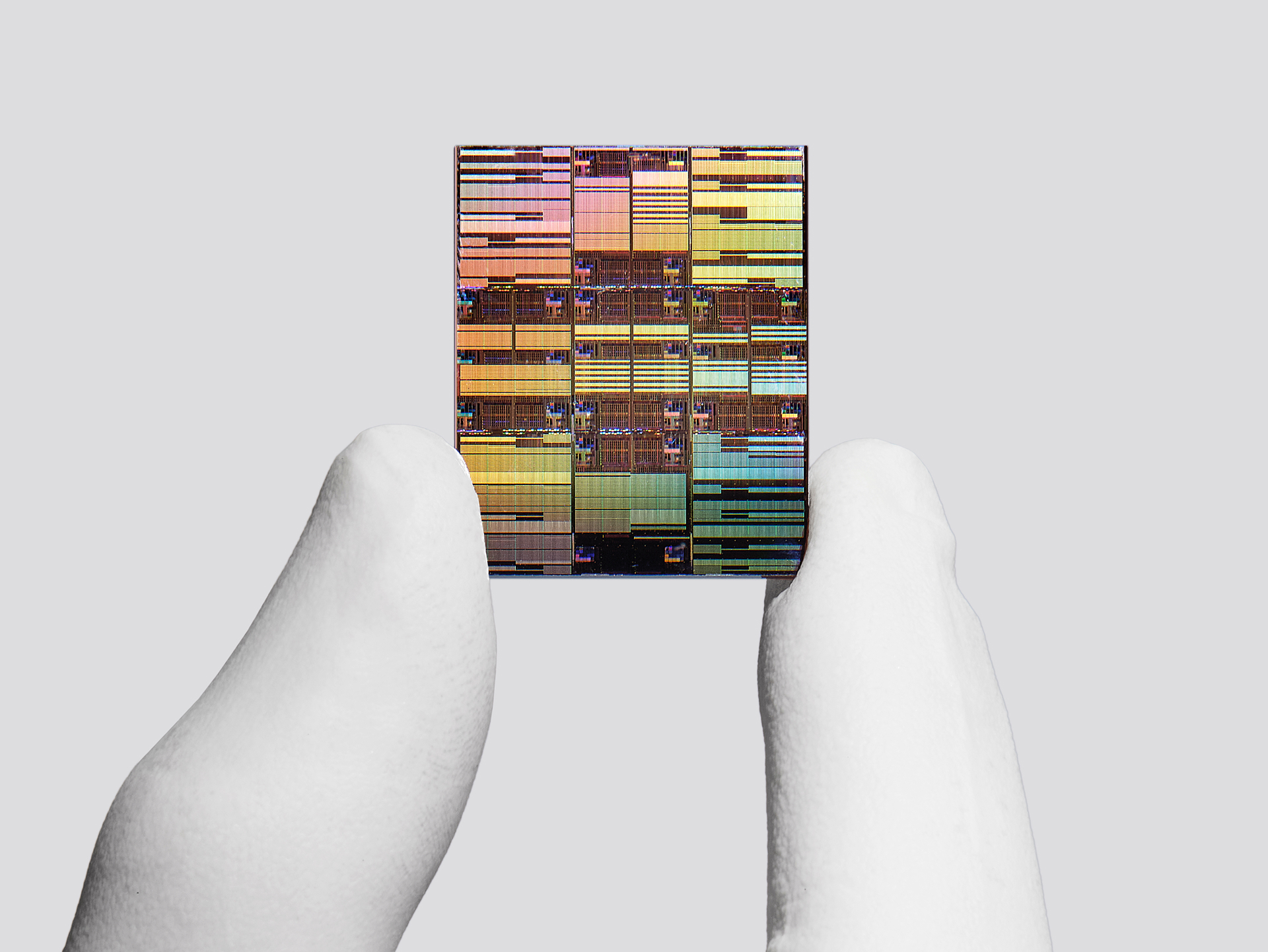 IBM presenta il primo chip sotto il nanometro con tecnologia a 0,7 nm
