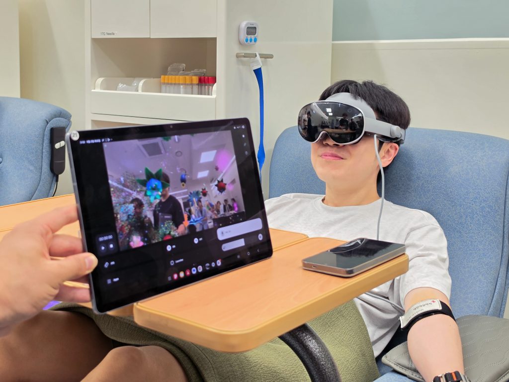 Samsung introduce Galaxy XR nella donazione di sangue con Abbott