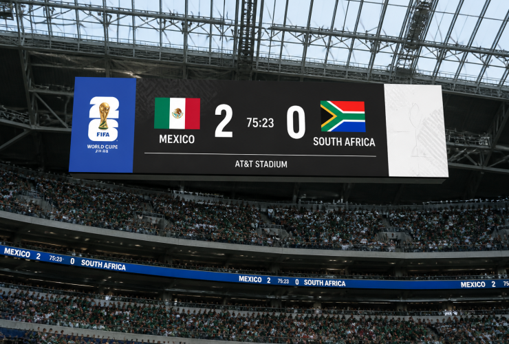 Tabellone dello stadio che mostra il risultato di Messico 2-0 Sudafrica durante i Mondiali 2026.
