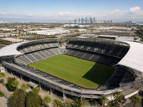 Veduta panoramica di uno stadio di calcio moderno a Los Angeles durante il giorno del debutto dei Mondiali 2026.