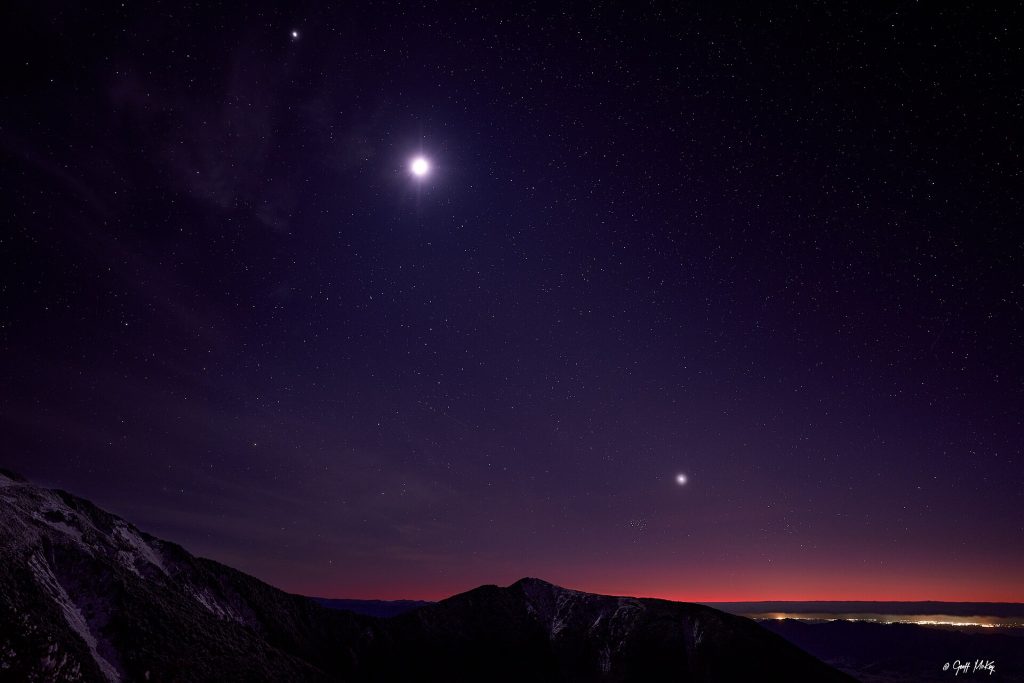I got up to see if I could photograph a planet alignment but in the freezing cold, numb fingers and lens fogging up combined 
