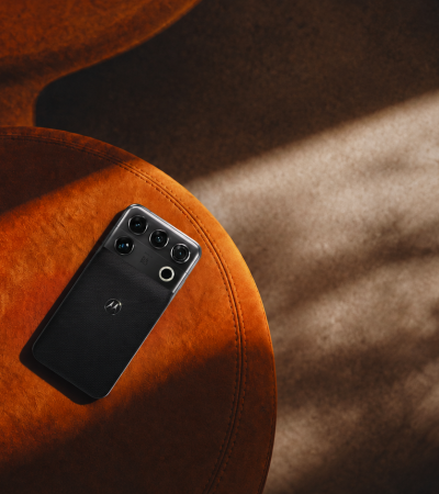 Motorola Signature 27 in finitura Pantone Coal Smoke