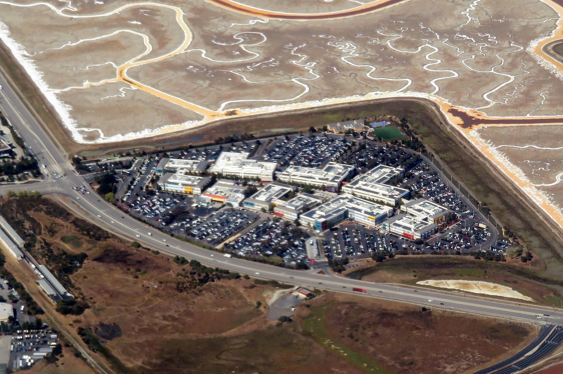 Vista aerea del campus di Meta (ex Facebook) a Menlo Park