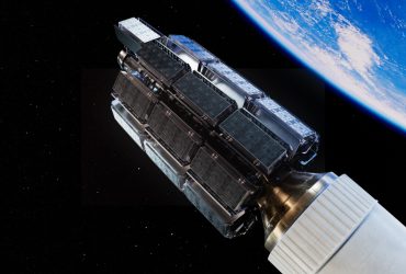Satelliti Amazon Leo pronti al rilascio in orbita sopra la Terra