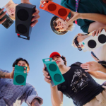 Speaker portatili CMF in diverse colorazioni nella foto ufficiale del lancio