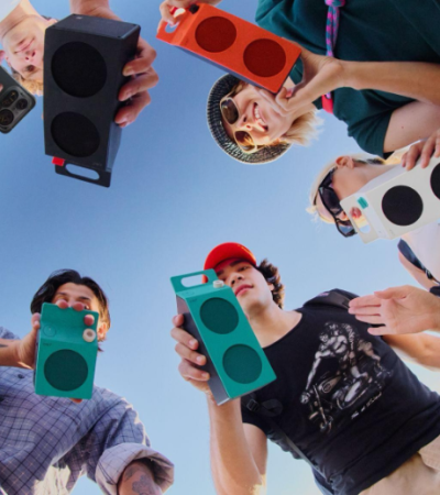 Speaker portatili CMF in diverse colorazioni nella foto ufficiale del lancio