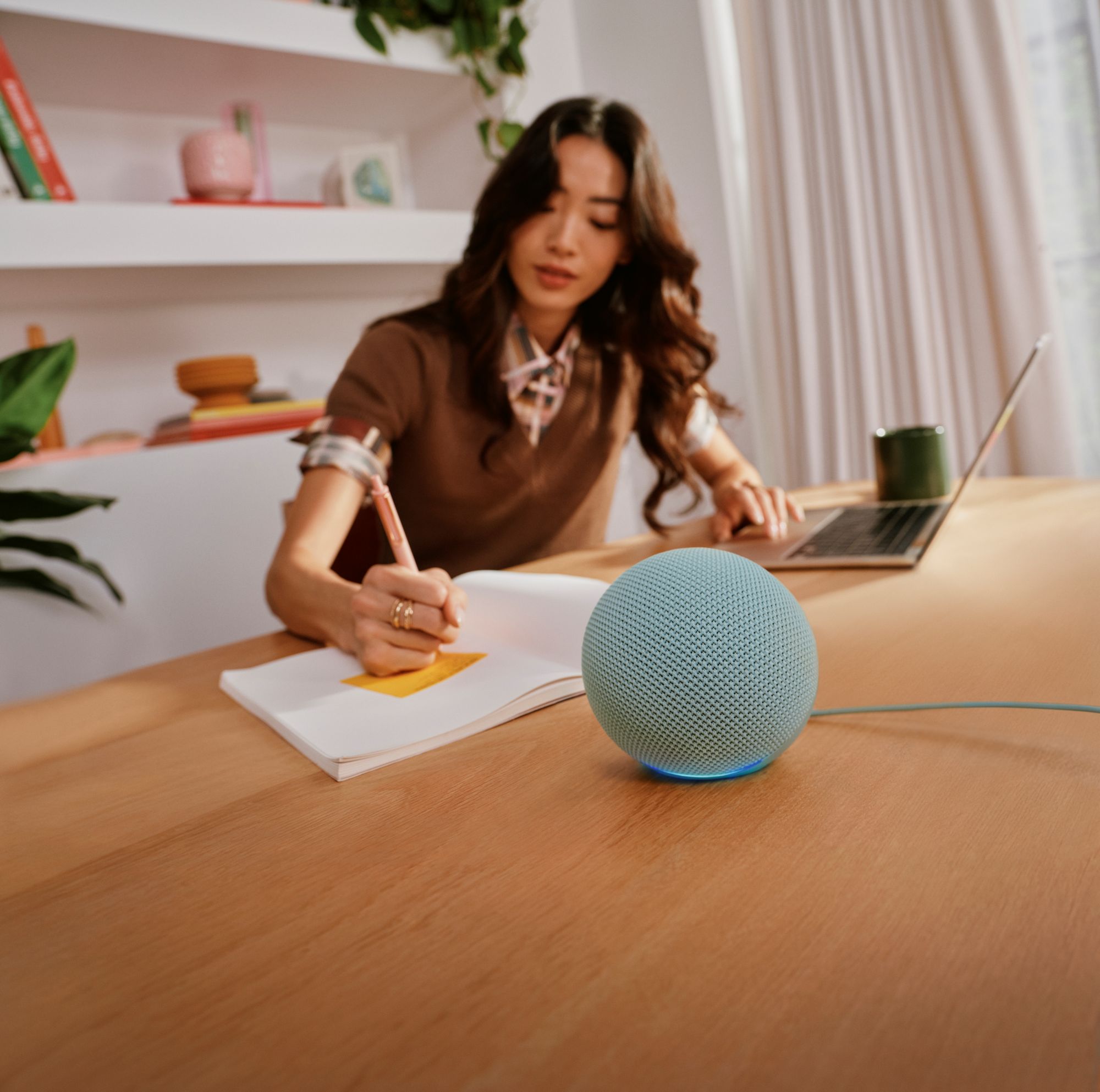 Il nuovo Amazon Echo Dot con Hub Casa Intelligente integrato