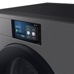La lavatrice Samsung Bespoke AI Laundry con schermo touch da 7 pollici