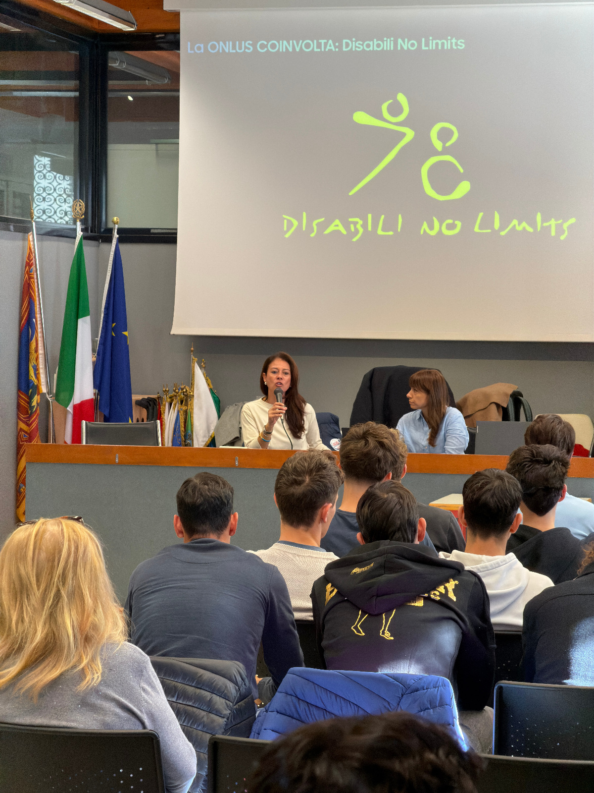 Studenti in aula magna durante la plenaria di apertura di Samsung Solve for Tomorrow a Venezia