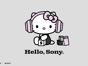 Hello Kitty con le cuffie Sony e la scritta Hello, Sony