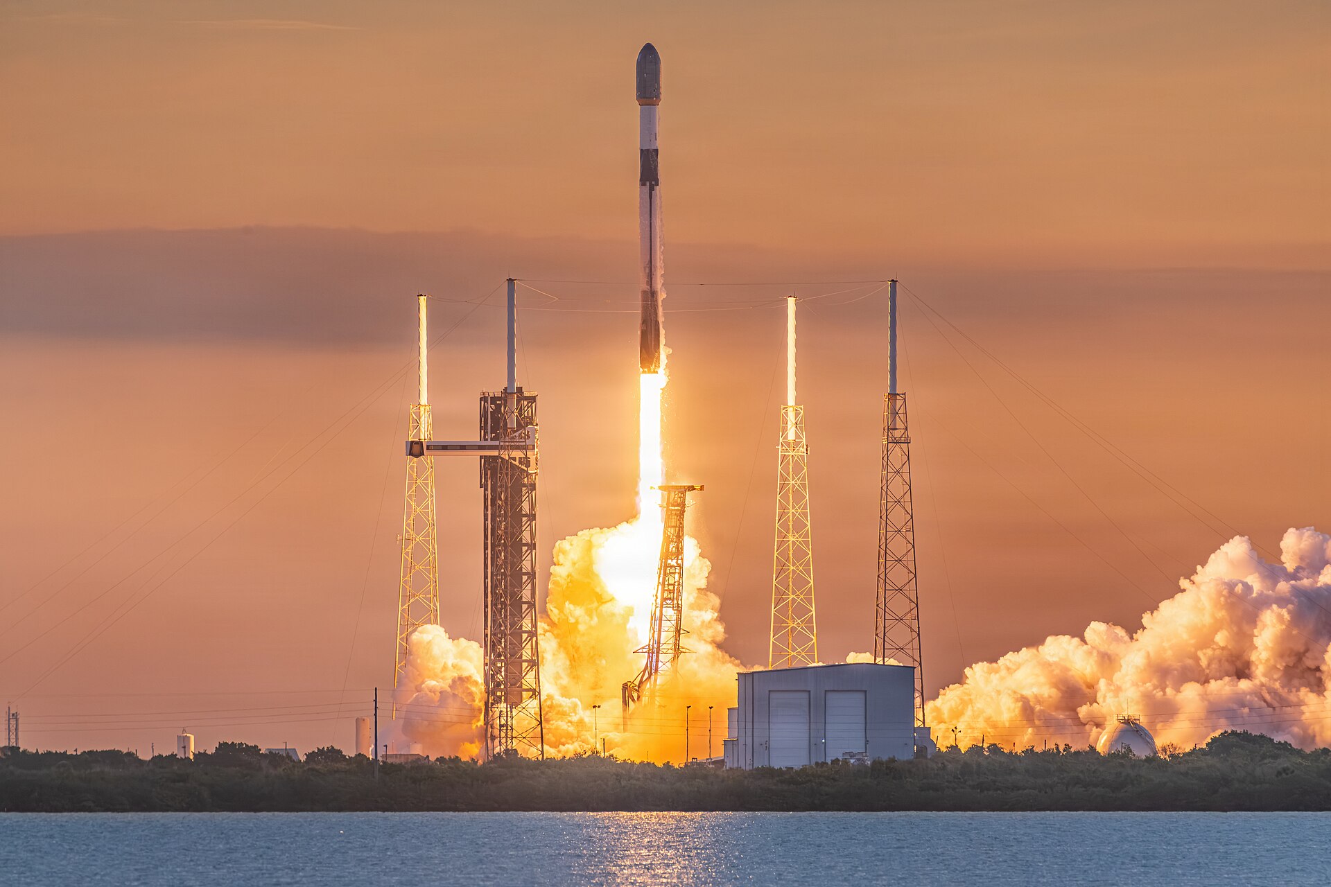 Lancio di un Falcon 9 con satelliti Starlink, la rete usata da Vivo Satélite in Brasile
