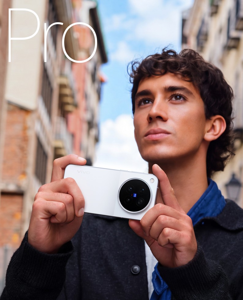 Un ragazzo fotografa con vivo X500 Pro in colorazione Sunny White